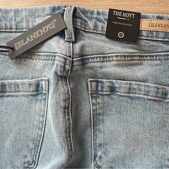 NWT•BLANK NYC Hoyt•High Rise•Mini Flare•Rip Knees Side SlitReleased Hem•Size 25 - Picture 6 of 8